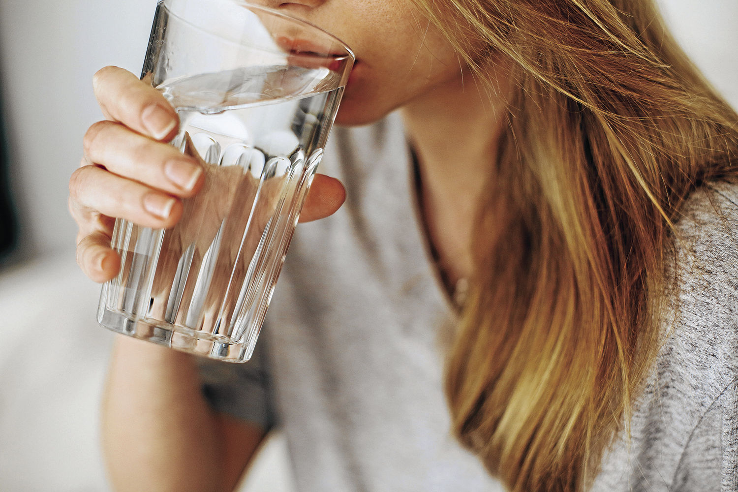 _woman-drinking-water-1458671_CMYK.jpg